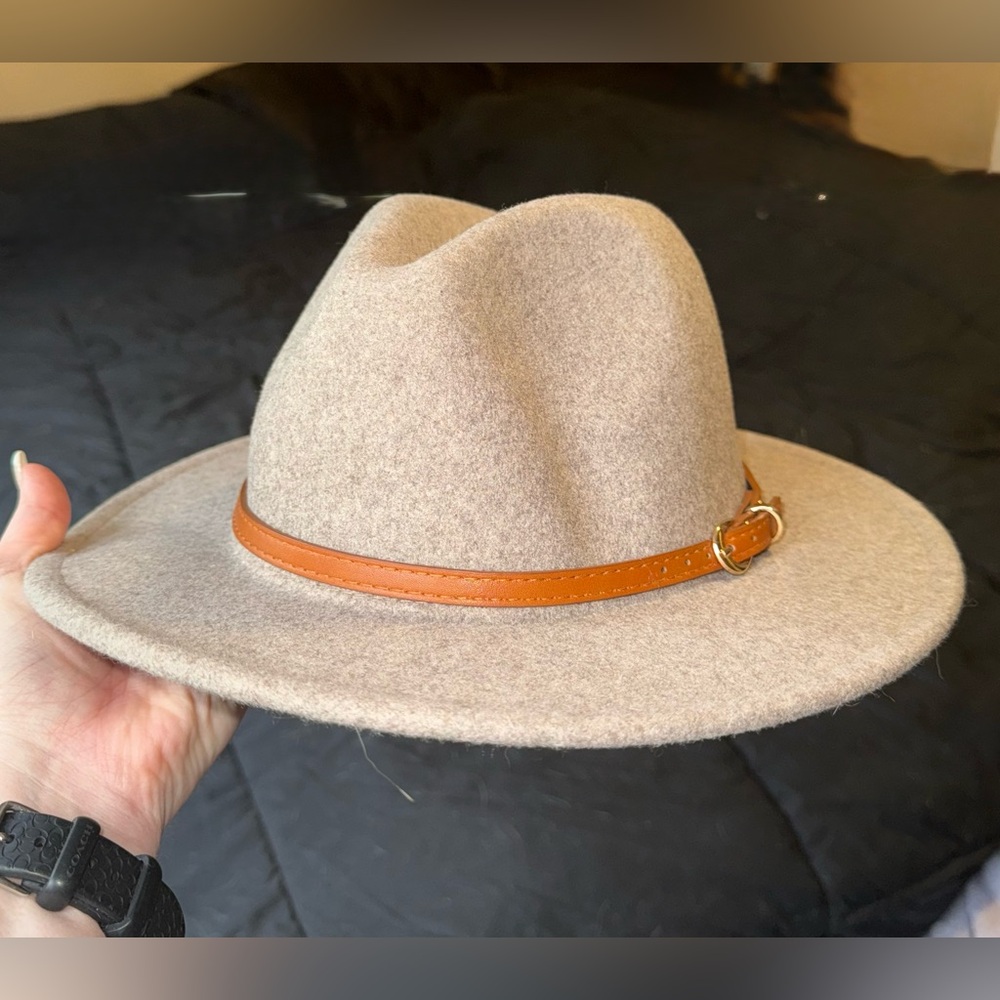 Women’s Tan/Grey Wool Felt Fedora Hat with Leather Band